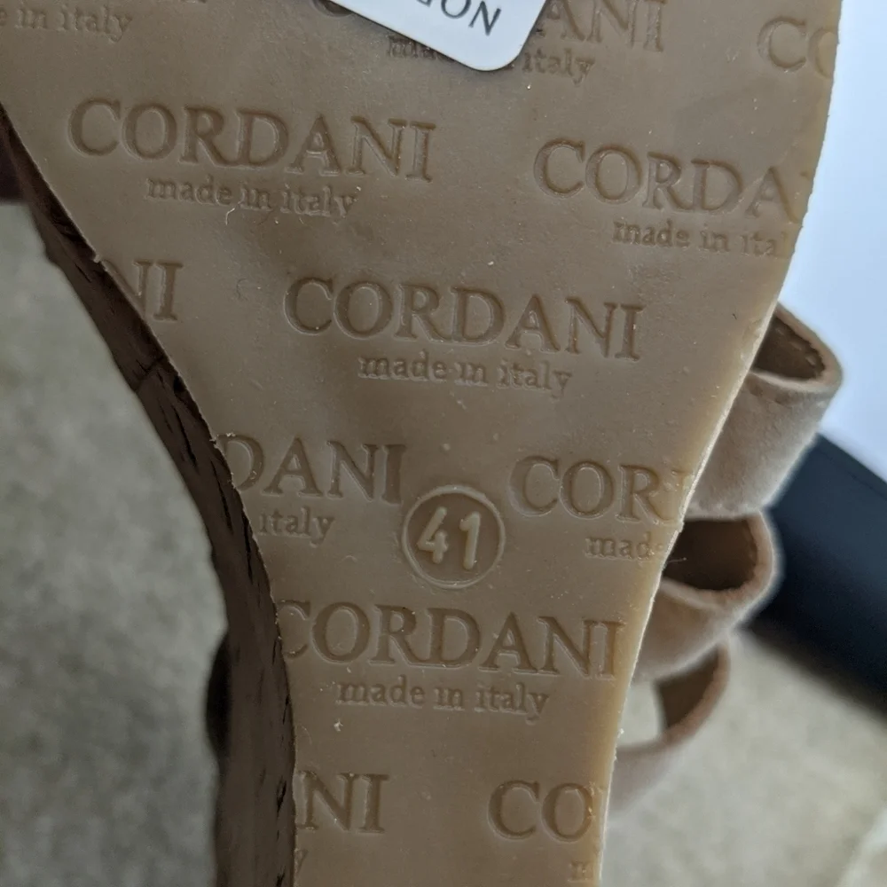 NWT CORDANI Suede Platform Wedge Sandals
